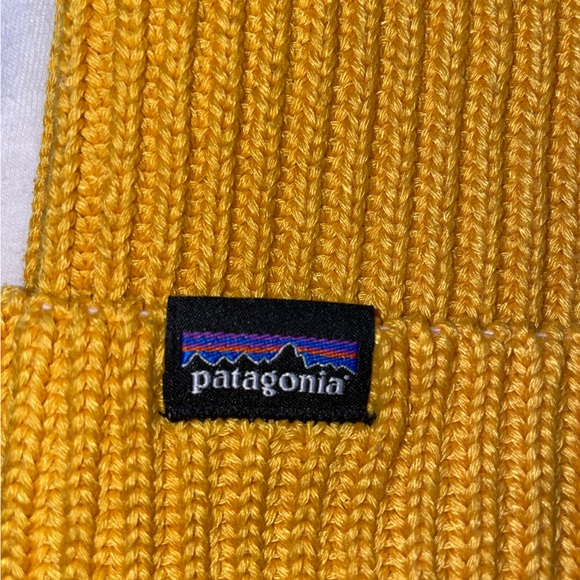 Patagonia Fisherman’s Rolled Beanie (Unisex) In a gorgeous yellow colour. - Picture 2 of 5
